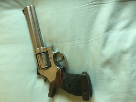 Hola, vendo las cachas de mi revólver smith & wesson, de seis pulgadas, un 686 , con empuñaduras round 02