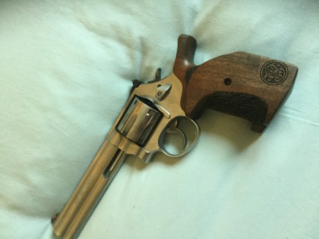 Hola, vendo las cachas de mi revólver smith & wesson, de seis pulgadas, un 686 , con empuñaduras round 01