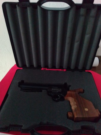 Precioso y muy preciso revolver de competición, absolutamente impecable, comprado por capricho pero sin 01