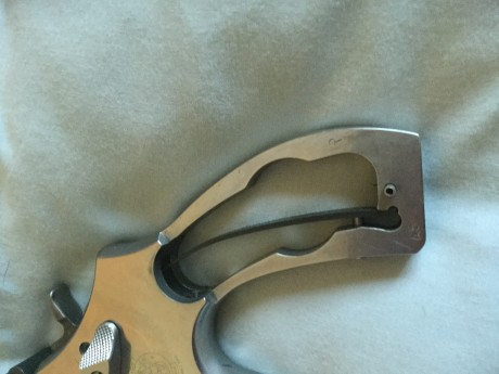 Hola, vendo las cachas de mi revólver smith & wesson, de seis pulgadas, un 686 , con empuñaduras round 20