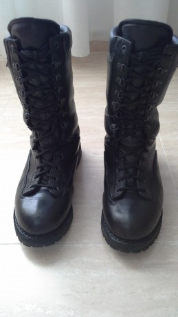 Vendo botas bestard Army. Número 40/41. Membrana goretex. Suela Vibram. Tienen poquisimo uso. Praticamente 01