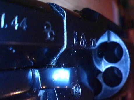 Hola.

Tengo dos revólveres Uberti un "Improved" con armazón forjado y uno en acero inoxidable. 132