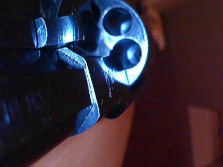 Hola.

Tengo dos revólveres Uberti un "Improved" con armazón forjado y uno en acero inoxidable. 131