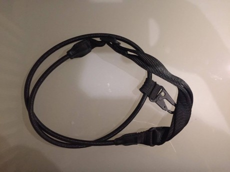 nueva a estrenar correa tactica , elastica un solo punto para armas largas de la marca HK. se incluye 00