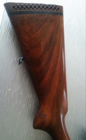 Vendo santa barbara calibre 308  en un estado excelente ni un arañazo y con una madera preciosa.agrupa 02