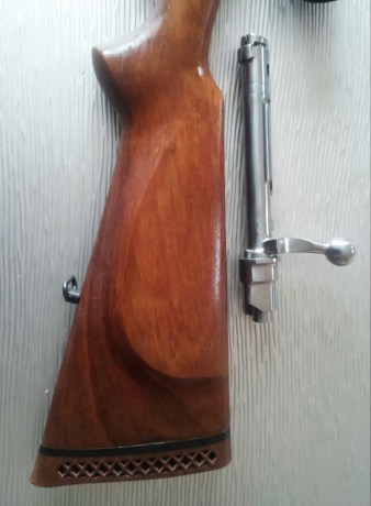 Vendo santa barbara calibre 308  en un estado excelente ni un arañazo y con una madera preciosa.agrupa 00