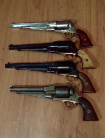 Hola.

Tengo dos revólveres Uberti un "Improved" con armazón forjado y uno en acero inoxidable. 160