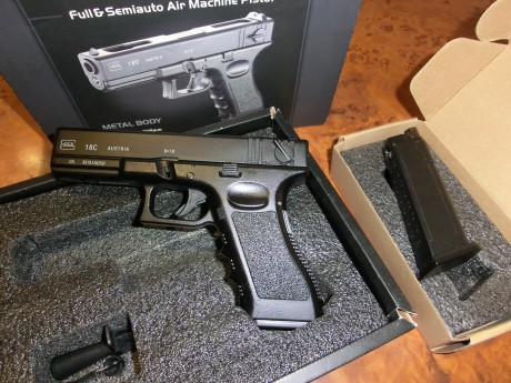 VENDIDA!! Se puede cerrrar! Pistola Railed Frame Airsoft GLOCK G18C Metal Body Gas Blowback + cargador 01