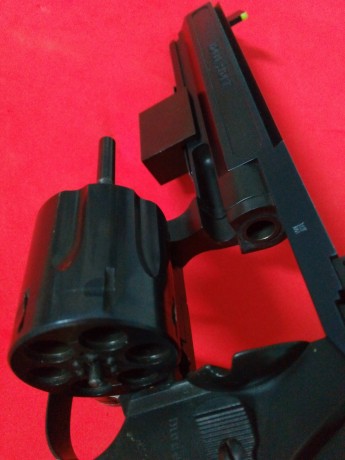 Precioso y muy preciso revolver de competición, absolutamente impecable, comprado por capricho pero sin 32