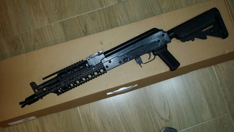 El AK-104 es una versión moderna del fusil de asalto AK47, está fabricado de material sintético resistente 01