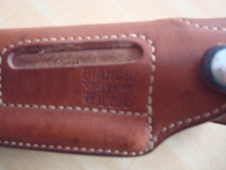  DSC06942.JPG  DSC06943.JPG  DSC06945.JPG 

Funda Bianchi "cross draw" referencia 126. Pistolas 00