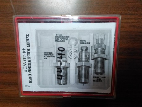 Vendo estos dies calibre 44 40 marca LEE por no usar en perfecto estado tan solo les falta el shell holder,por 01