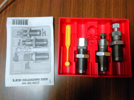 Vendo estos dies calibre 44 40 marca LEE por no usar en perfecto estado tan solo les falta el shell holder,por 00