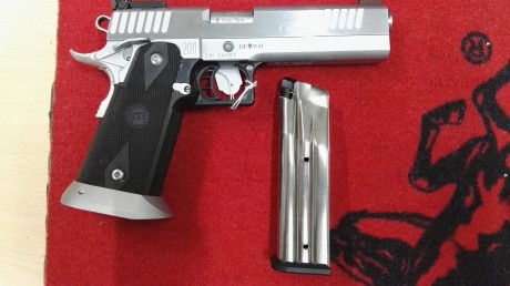 Buenas, un compañero me ha pedido que ponga a la venta su HPS con armazón STI 2011 cromada y de 9mm.

La 02