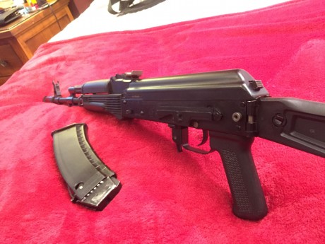 Buenas, he decidido poner en venta esta pequeña joyita que tengo cogiendo polvo. Se trata de un AK-103 02