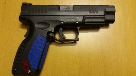 buenas
se vende  pistola Springfield modelo XD calibre 9 mm.muy pocos tiros  muy buen estado, maletín, 02