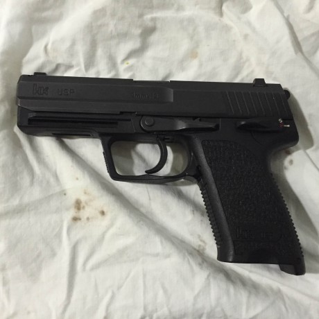 Se vende pistola HK USP, calibre 9mm. Parabellum con poquísimo uso y guiada en F. El motivo de la venta 01