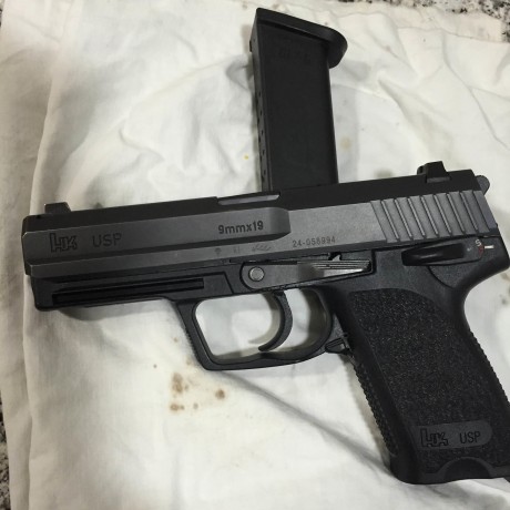 Se vende pistola HK USP, calibre 9mm. Parabellum con poquísimo uso y guiada en F. El motivo de la venta 00