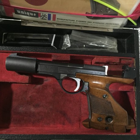 Se vende magnífica pistola UNIQUE modelo DES 69, de calibre 22 y guiada en F. La pistola dispara de maravilla, 01
