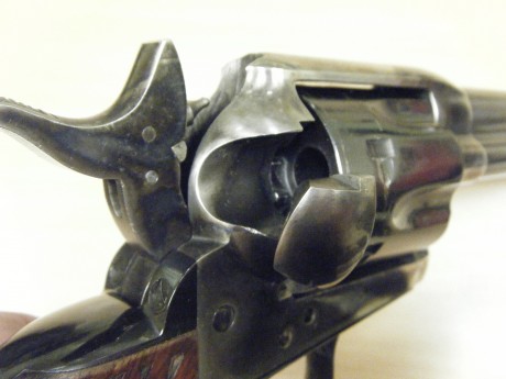 Por no usar, un compañero de tiro Olímpico me pide que le anuncie la venta de un revólver Uberti, calibre 02