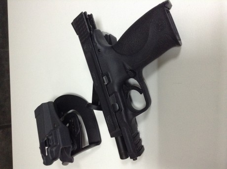 Vendo s&w mp del 9 pb, tres cargadores, y funda, guiada en F.
350 más portes 02