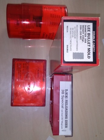 Buenas tardes:

Me quito material a precios interesantes, todo está a estrenar salvo que se diga lo contrario, 01