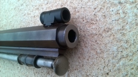 Hola amigos:
Una compañera del tiro vende este fusil Waadtländer Standard de Pedersoli, calibre .45. Era 02