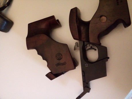 Vendo Walther GSP, calibre 32, dos cargadores, dos empuñaduras.
Regalo la funda , vainas del 32, 4 dies 02