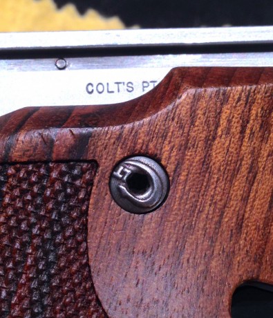 Vendo Colt 1911 9mms. Parabellum, bicolor MK IV serie 80 Government Model.
Precio 500 € o cambiaría por 10