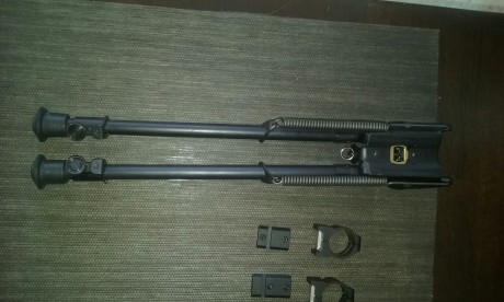 Vendo, en perfecto estado:

 a) Bipode Harris : VENDIDO 

b) Anillas Warne bajas (de 1") . Vendo 00
