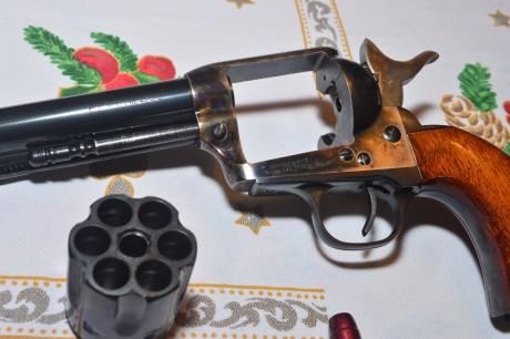 Buenas tardes.

Vendo este precioso revolver por 350€ al no darle apenas uso. Lo he usado 5 veces solamente, 21