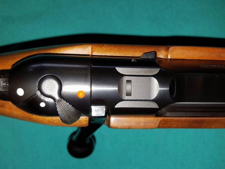rifle de cerrojo de la casa HEYM modelo SR21, prácticamente  nuevo (tres cajas de balas quemadas), por 41