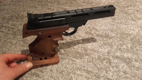 Vendo pistola en perfecto estado sin interrupciones muy cuidada ,tiene dos cachas las de serie y unas 00