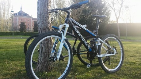 Vendo Moondraker Tracker R ESPECTACULAR casi a estrenar con solo 118 km efectuados con ella. Se vende 01