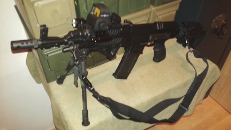 Hola,vendo mi vz58 carbine,calibre .222 ,semiautomatico,el arma esta como nueva,comprada por capricho,la 00