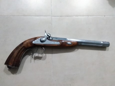 Se vende equipo de Avancarga  compuesto por:
REVOLVER PIETTA REMINGTON 1858 CAL 44.

PISTOLA ARDESA EUROPA 00