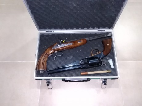 Se vende equipo de Avancarga  compuesto por:
REVOLVER PIETTA REMINGTON 1858 CAL 44.

PISTOLA ARDESA EUROPA 52