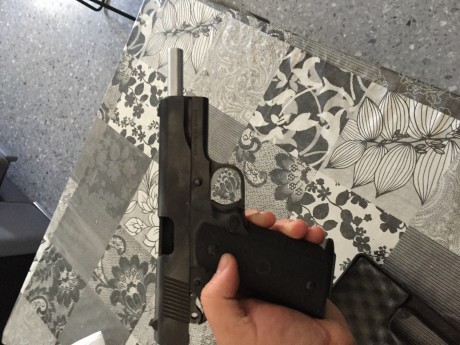 Hola,muy buenas,vendo Norinco de 9mm estilo 1911,la pistola esta en perfecto estado,la entregaria con 00