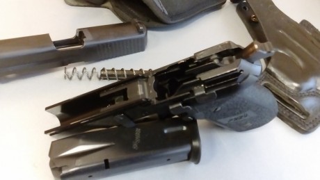 Buenas a todos :
   Vendo una magnífica Sig Sauer P228 de las hechas en Alemania. En estado impecable, 151