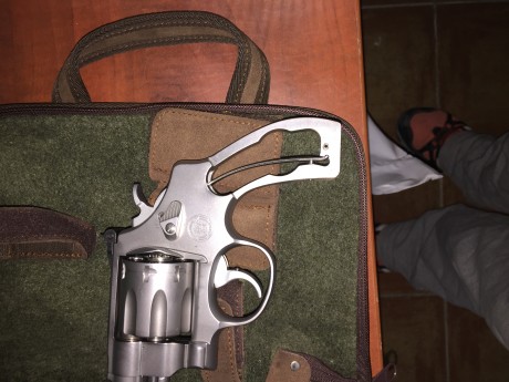 Hola amigos acabo de adquirir un Smith and wesson 627 performance center y las cachas que trae, la de 30
