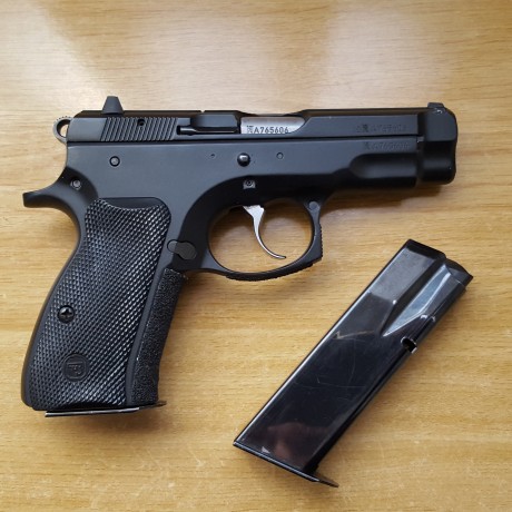 Vendo CZ 75 COMPACT, pistola de 3,8 pulgadas de cañón, sistema de disparo de doble y simple acción. Utiliza 00
