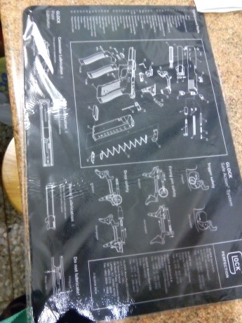 hola se vende varios accesorios para glock
alfombra con el despiece
cartuchera y dos cartucheras para 00
