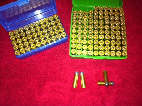 Buenas,vendo revolver uberti calibre 44/40 con cañon de 5 1/2 y guiado con AE,se encuentra en barcelona.
 20