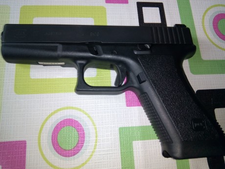 Vendo una Glock 17 de 2ª generación,"customizada" para recorridos de tiro,se le han cambiado 02