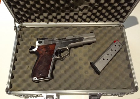 Pongo a la venta mi Pistola Smith&Wesson 952-2 9mm. de 5"  Guiada con licencia F. Impecable estado 02
