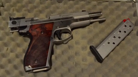 Pongo a la venta mi Pistola Smith&Wesson 952-2 9mm. de 5"  Guiada con licencia F. Impecable estado 00