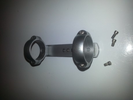 Montura con anillas incorporaradas de 30mm para instalar visor en revolver S&W 686, viene con tornillos, 01