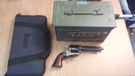 Buenas,vendo revolver uberti calibre 44/40 con cañon de 5 1/2 y guiado con AE,se encuentra en barcelona.
 40