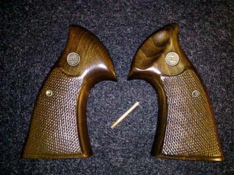 muy buenas

el caso es que un compi va a pasarme un 357 magnum y aunque el revolver esta perfecto, en 40