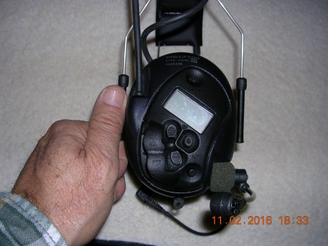 Hace unos días y mediante un cambio conseguí estos cascos, son válidos para tiro, tienen radio y sirven 02